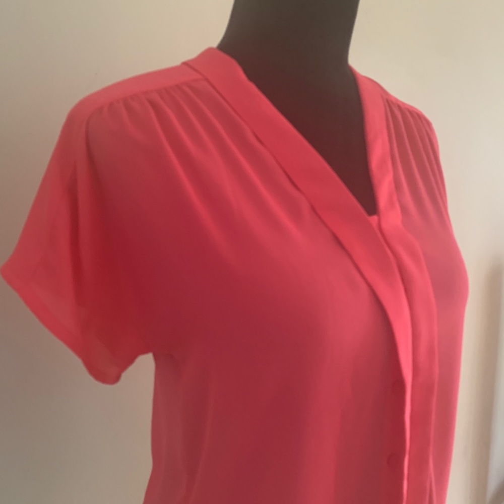 🎉FLASH SALE 2/$30 NWOT EXPRESS coral blouse - Picture 2 of 5